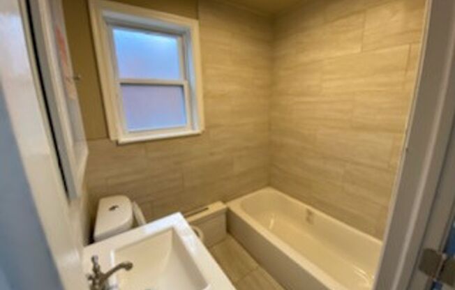 2 beds, 1 bath, 1,000 sqft, $1,400, Unit Apt. 5