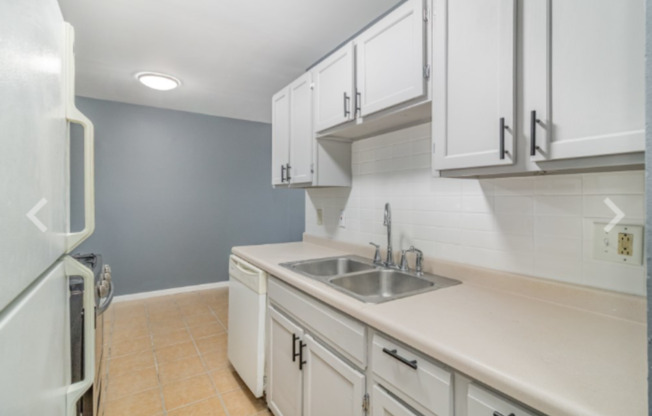 5301 - 5305 Russell -Sommerset Place