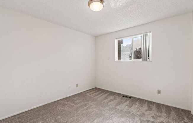 3 beds, 1.5 baths, 1,050 sqft, $1,385, Unit 96