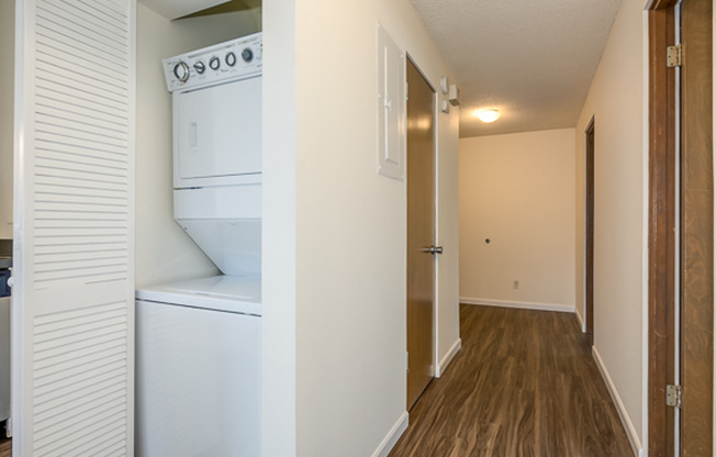 2 beds, 1 bath, 900 sqft, $2,395, Unit 301