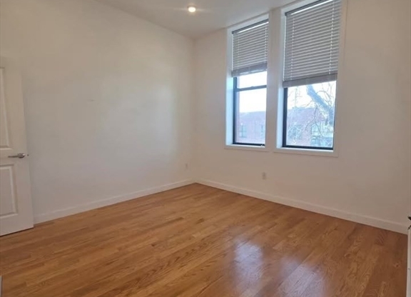 2 beds, 1 bath, $2,250, Unit 603