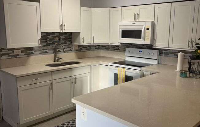 Governor Cleghorn - Waikiki - 2/1/1 - $3,000