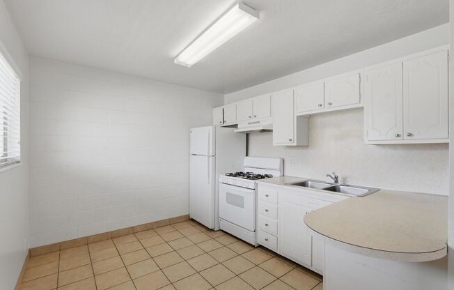 2 beds, 1 bath, 750 sqft, $1,175, Unit 31