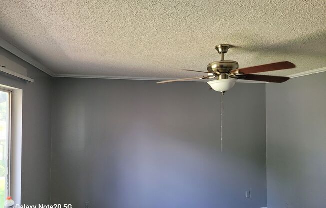 FOR RENT!!! BEAUTIFUL AND RECENTLY UPDATE 2 BEDROOM 1.5 TOWNHOME...