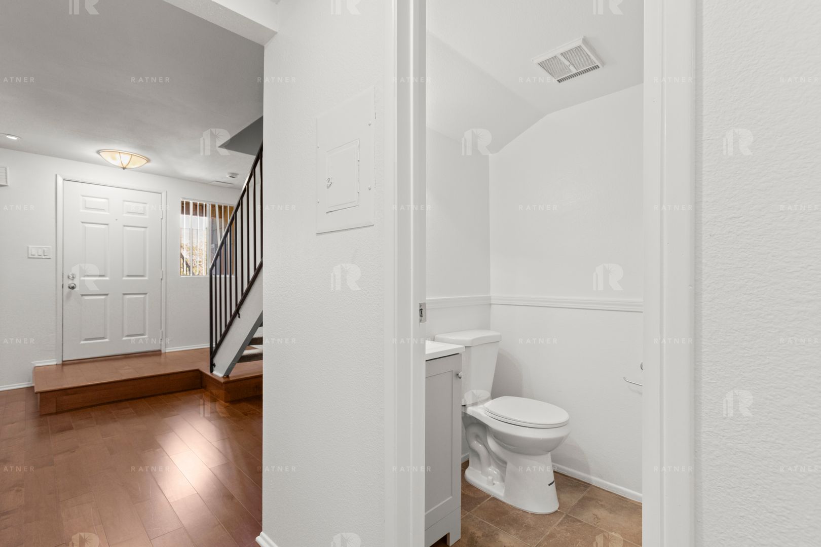 SPACIOUS AND BRIGHT 2 BED +2.5 BATH CONDO! 1/2 MONTH OFF MOVE IN SPECIAL!