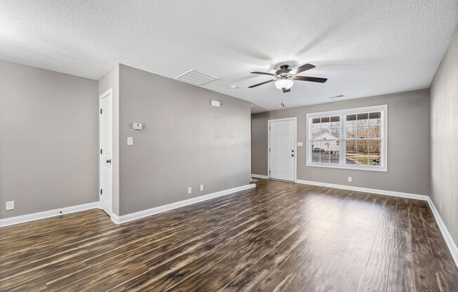 Beautiful 2 Bedroom 2 1/2 Bath Condo For Rent Near Beachaven Vineyard!