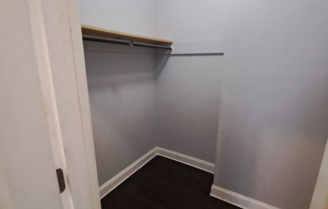 6832-34 South East End