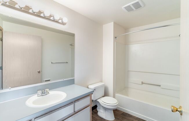 2 beds, 1 bath, 800 sqft, $1,515, Unit 1947-111