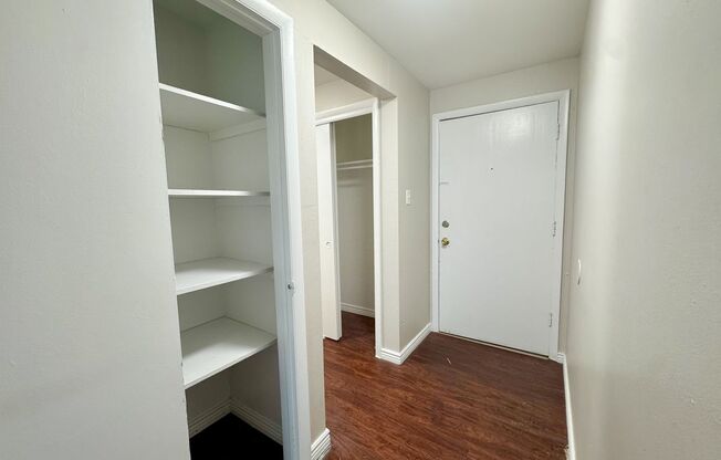 2 beds, 1 bath, 700 sqft, $1,129, Unit 207