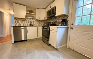 2 beds, 1 bath, 800 sqft, $2,500, Unit 43