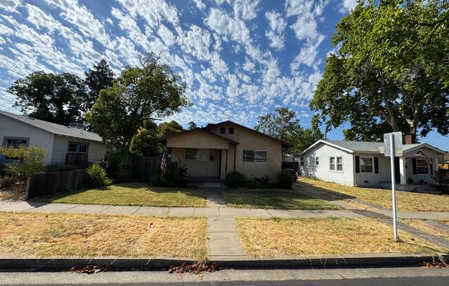 NICE TWO BEDROOM NEAR ROSEVILLE HIGH SCHOOL!!