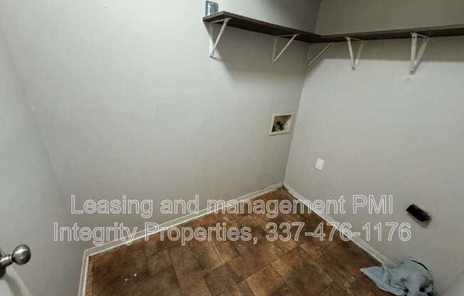 207 CASE LN