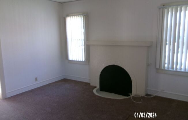 2 BEDROOM HOUSE LOCATED IN MID TOWN VENTURA