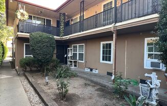 2 beds, 1 bath, 800 sqft, $2,400, Unit 2