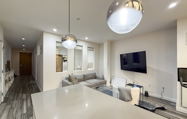 1 bed, 1 bath, 721 sqft, $3,775, Unit 313