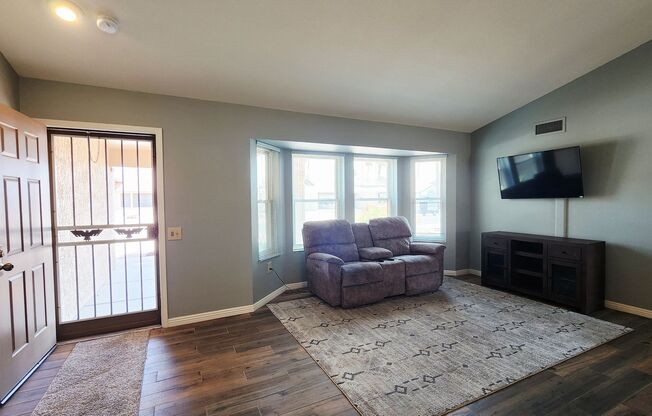 55+ Gorgeous Gem ready for Move in!