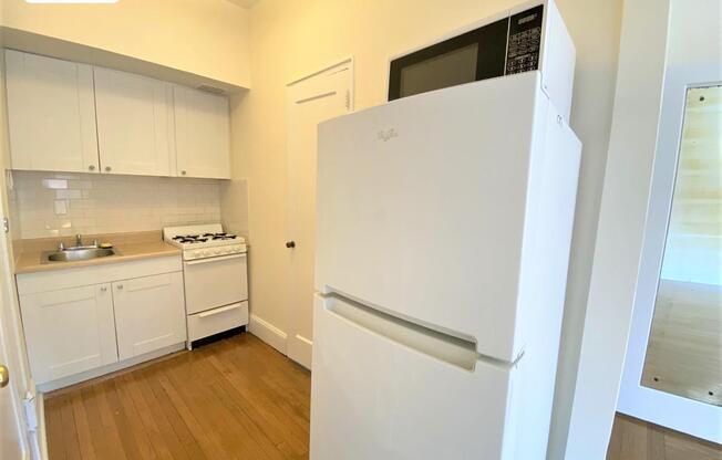 251 W 102 ST