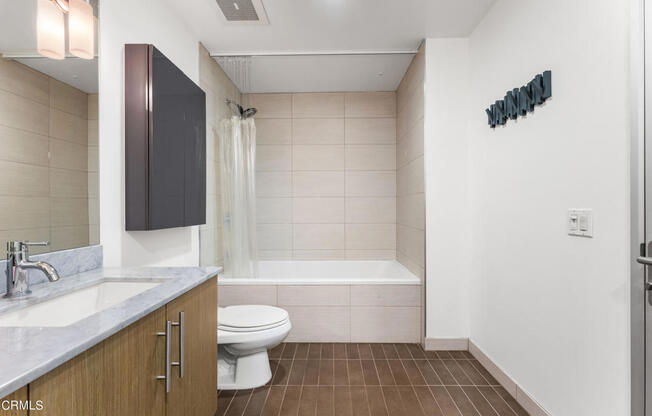 1 bed, 1 bath, 950 sqft, $3,700, Unit 427