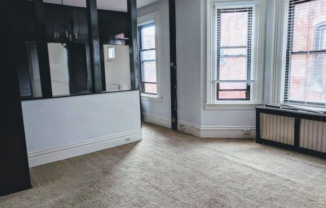 1 bed, 1 bath, $1,195, Unit 3rd Floor