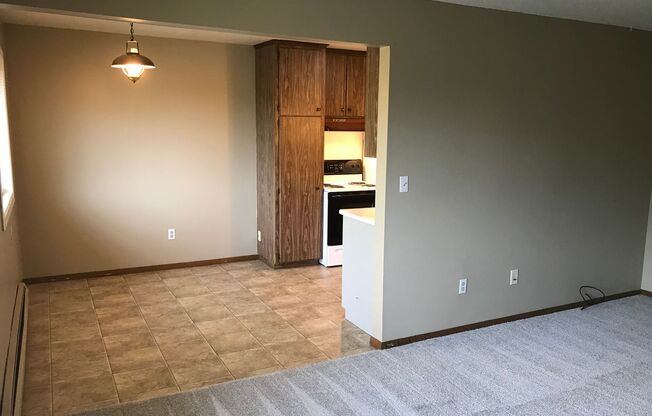 1 bed, 1 bath, 650 sqft, $1,075, Unit Unit 4