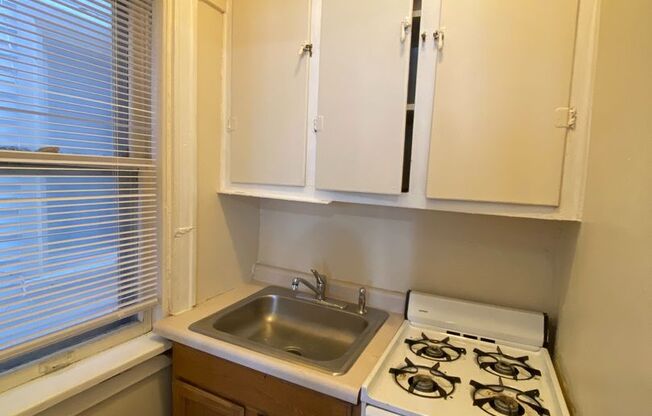 Studio, 1 bath, $775, Unit 40