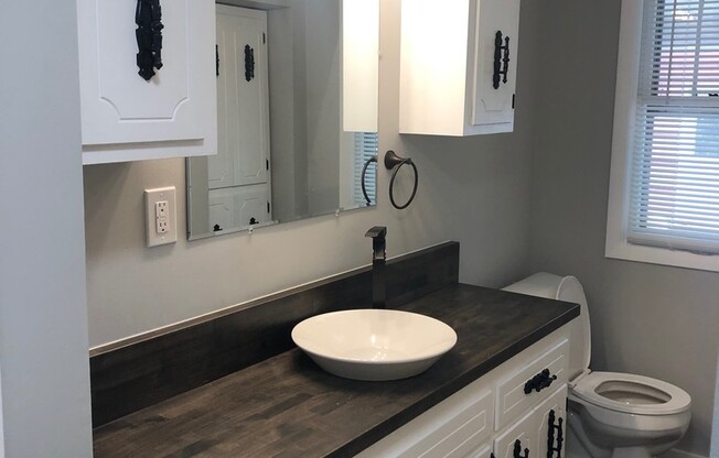 Single Family Home - River Views - Updated Finishes!