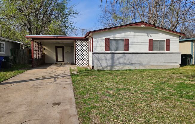 (3) Bed in Central Norman! New Carpet! Cleveland School District!