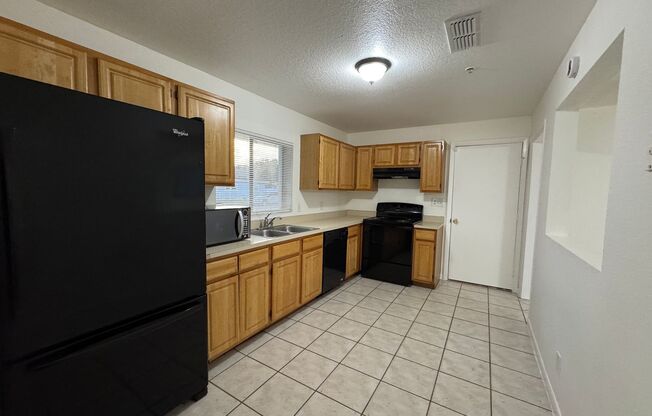 Charming 3 Bedrooms 2 Bathrooms for Lease in 32827