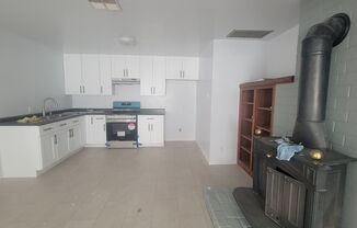 Studio, 1 bath, $1,495, Unit 2801 Unit B El Berrendo Ave