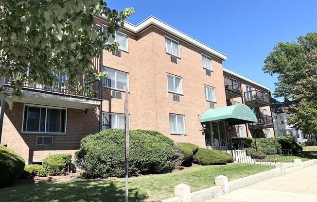2 beds, 2 baths, 938 sqft, $2,700, Unit 7