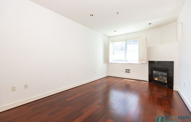 Downtown/Civic Center: Condo near Hayes Valley w/ Private Patio, Google Fiber & Garage Parking