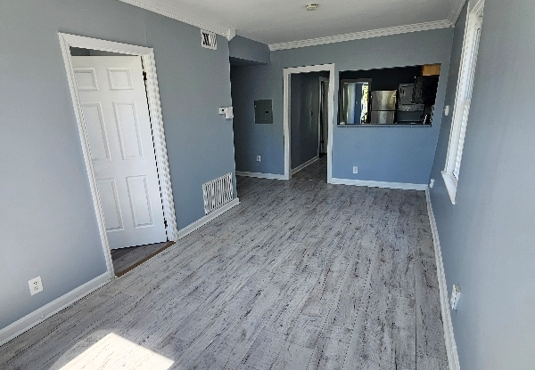 384 BROUGHTON AVE