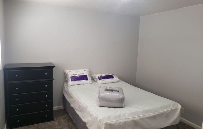 2 beds, 1 bath, 700 sqft, $1,800