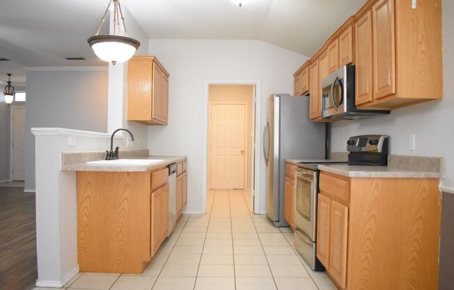 3 beds, 2 baths, $1,650