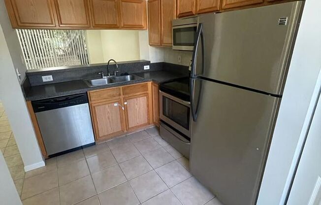 2BR/2.5BA Townhouse in Gated Jonathan’s Cove