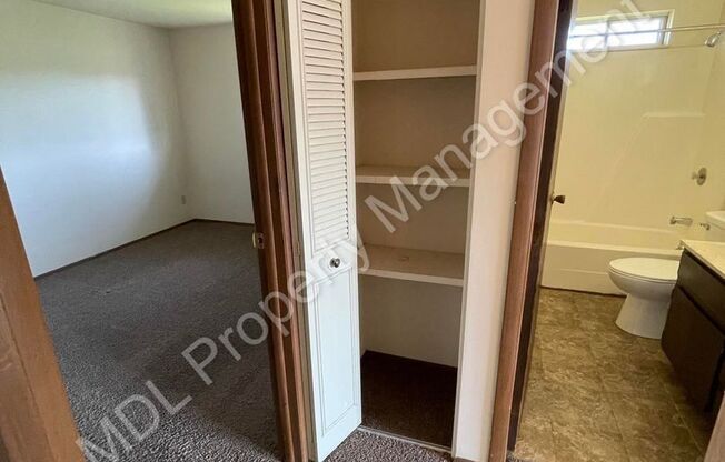 2 beds, 1 bath, 800 sqft, $800, Unit 16