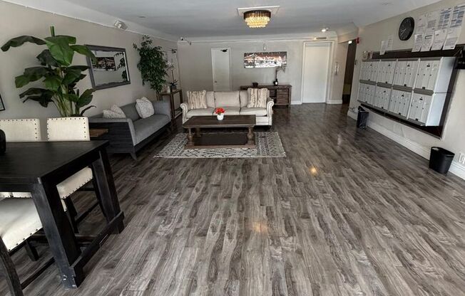 12325 Chandler Blvd
