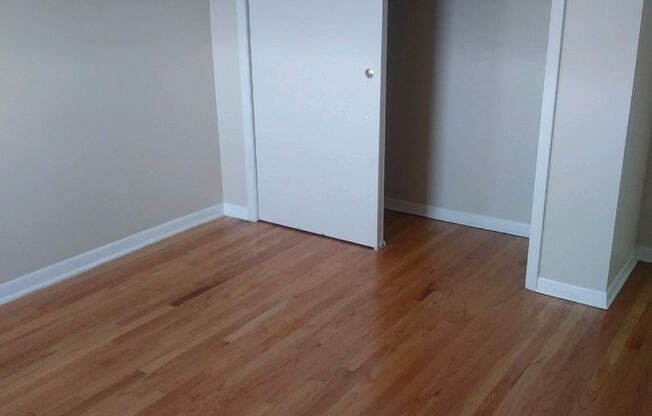 9448 Glenlake LLC