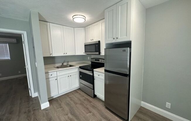 1 bed, 1 bath, $1,695, Unit 01-4246 Seagrape Drive