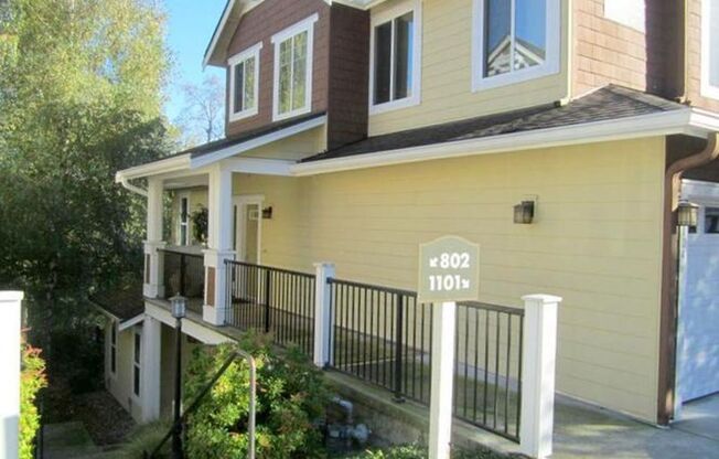 Fabulous Lakemont 2 Bed Condo for Lease!