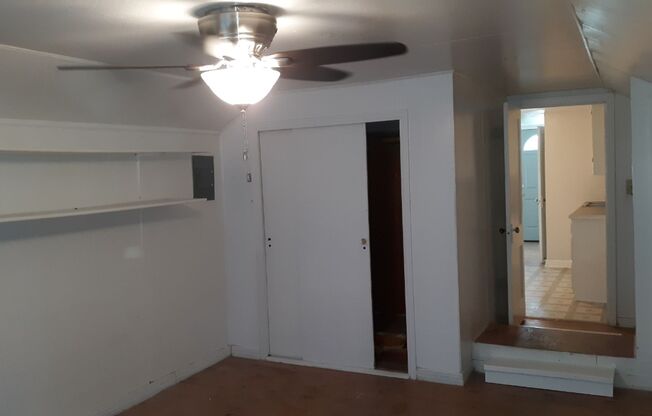 $850 - 1 Bedroom 1 Bath Triplex - Walk to South Dakota School of Mines!