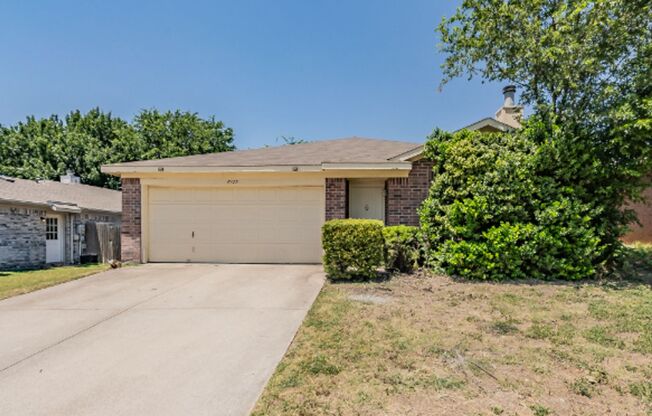 Lovely 3 bedroom, 2 bath home in Summerfields near schools, shopping & more! 8125 Rambler Rose Street, Fort Worth, TX 76137