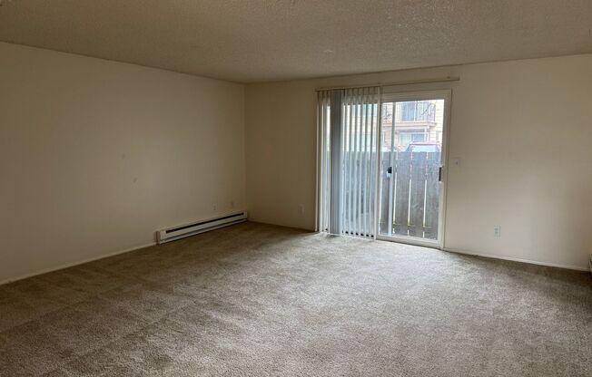 2 beds, 1 bath, 1,000 sqft, $1,350, Unit 31
