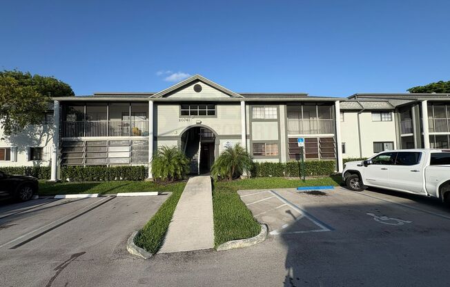 Prime Rental: Spacious 2-Bed, 2-Bath In Carmel Lakes Gated Community