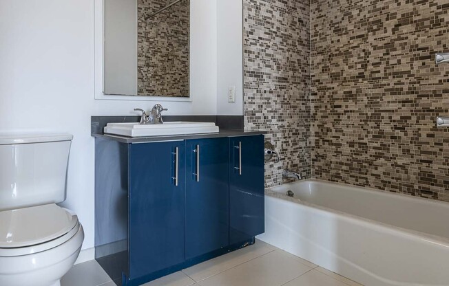 1 bed, 1 bath, $4,275, Unit 7F0
