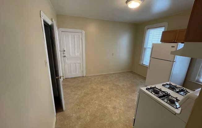 3 beds, 1 bath, 1,152 sqft, $1,350, Unit 1st Floor