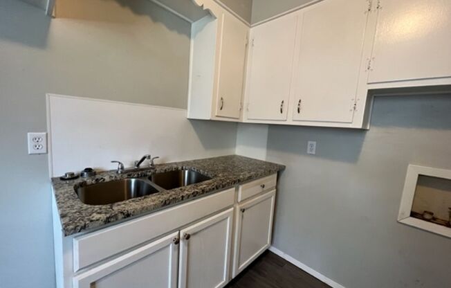 3 beds, 1 bath, $1,295