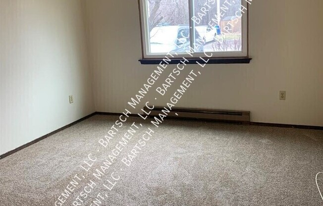4325 N 104 ST