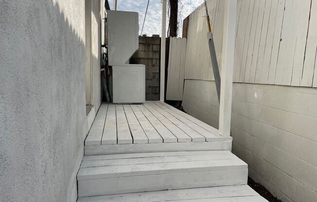 1 MONTH FREE! 4 Bed 2 Bath in Echo Park with Back Patio