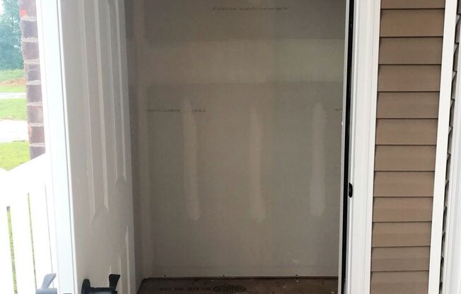 1 bed, 1 bath, 687 sqft, $775, Unit O22
